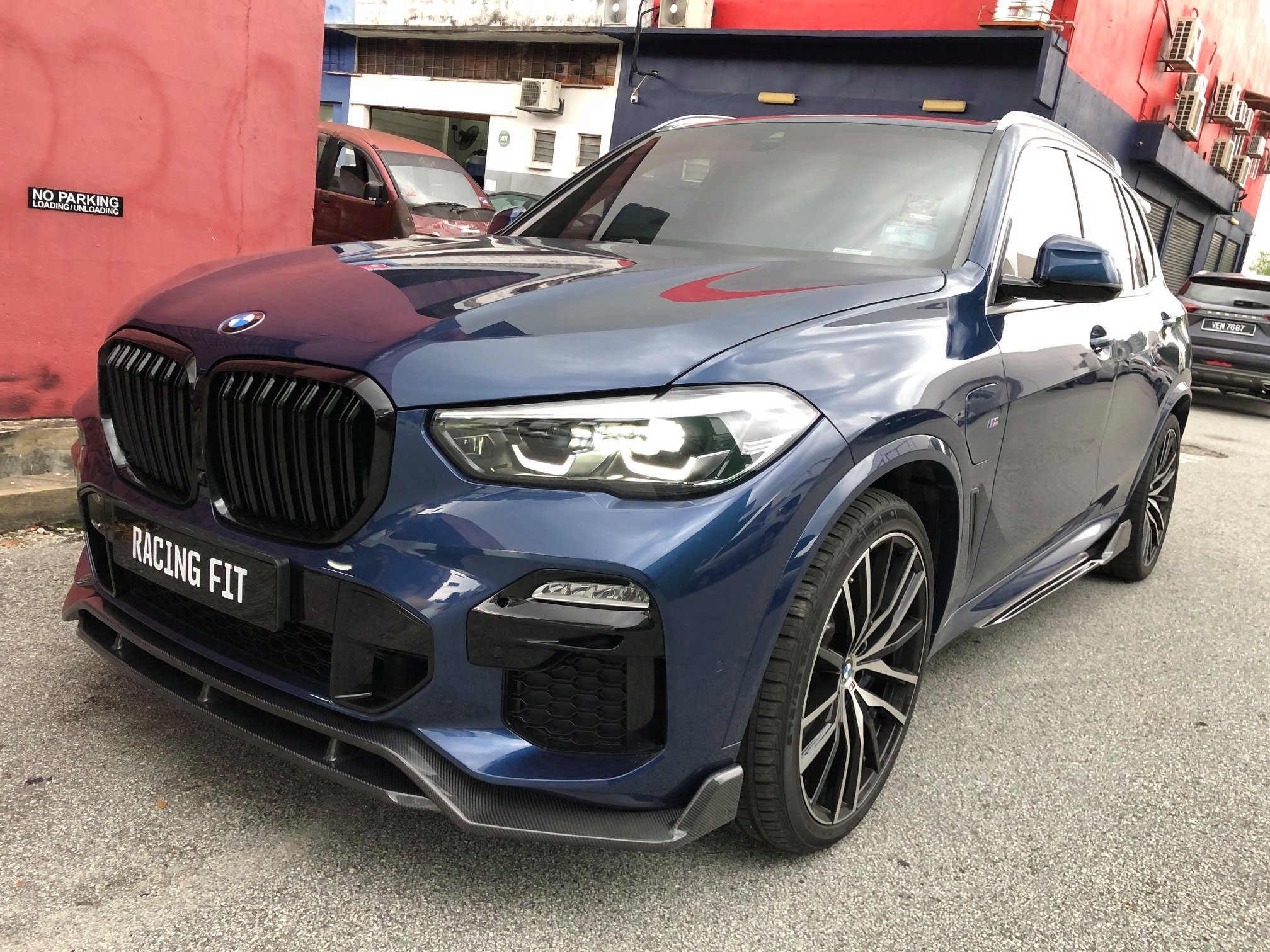 X5 G05 M PERFORMANCE CARBON SKIRTING